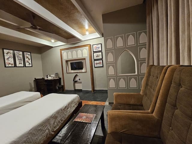 Deluxe Room, 1 King Bed, Smoking, Garden View