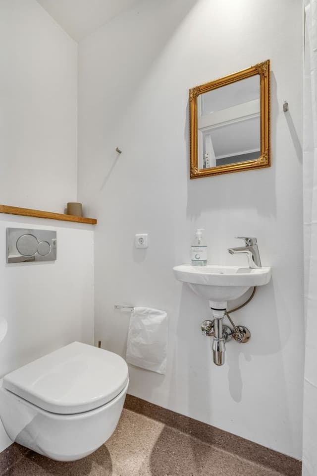Basic Quadruple Room, Private Bathroom