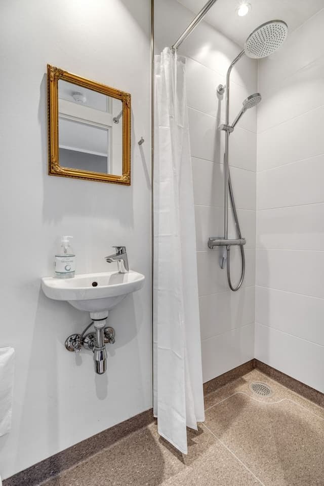 Basic Quadruple Room, Private Bathroom