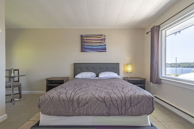 Room, 1 Queen Bed, Non Smoking, Lake View