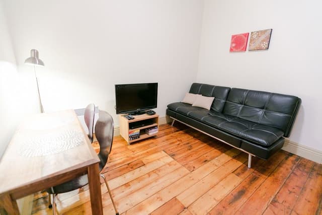 Design Studio, 1 Queen Bed