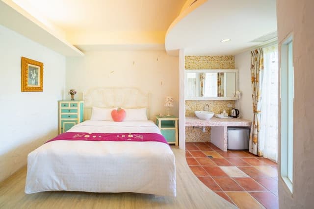 Double Room, Bathtub, Mountain View