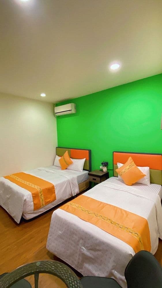 Triple Room, Bathtub
