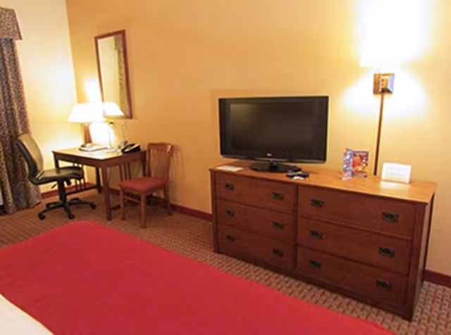 Room, 2 Queen Beds, Balcony, Lake View