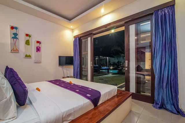 Basic Villa, Multiple Beds