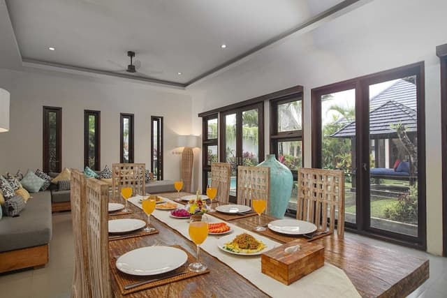 Basic Villa, Multiple Beds