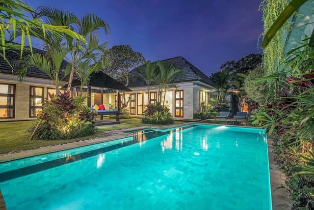 Basic Villa, Multiple Beds