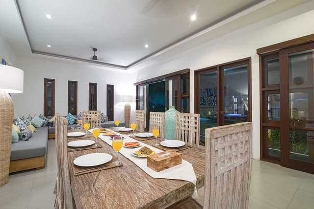 Basic Villa, Multiple Beds
