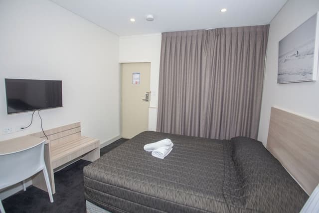 Standard Room, 1 Queen Bed