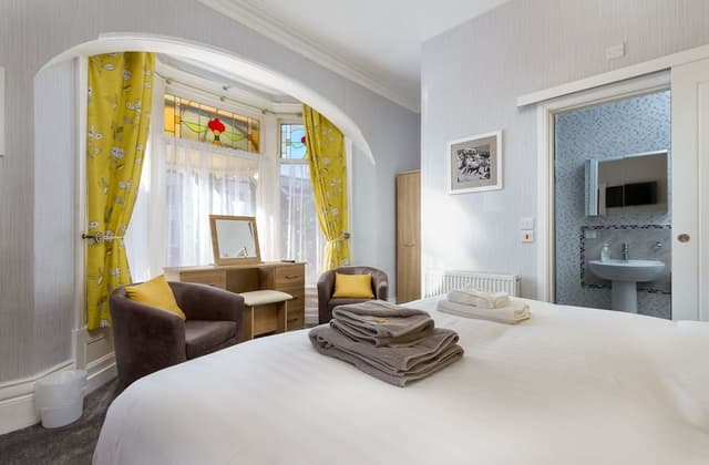 Double or Twin Room, Ensuite (Ground Floor Age 35 and older)