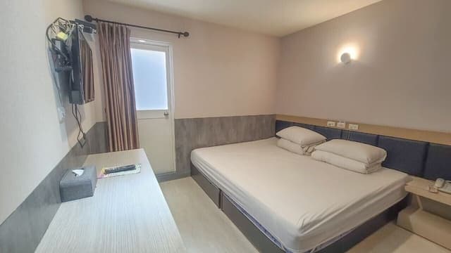 Business Double Room, 1 Queen Bed, Non Smoking, Balcony