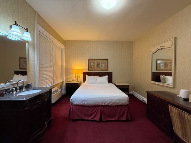 Standard Room, 1 Queen Bed