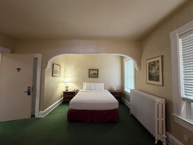 Standard Room, 1 Queen Bed