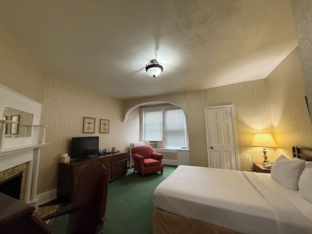 Standard Room, 1 Queen Bed