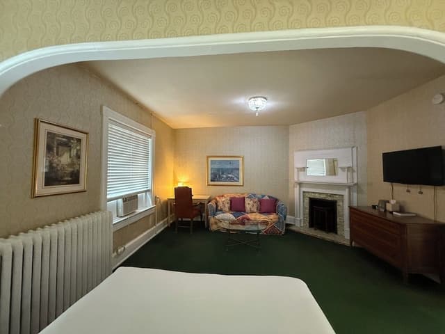 Standard Room, 1 Queen Bed