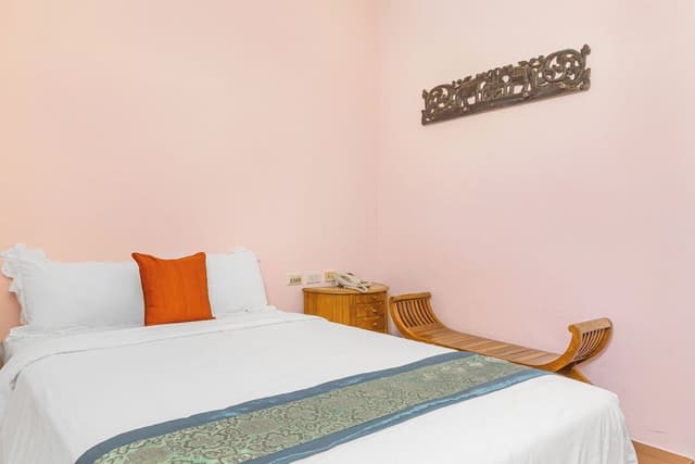 Double Room with Bathtub (No Window)