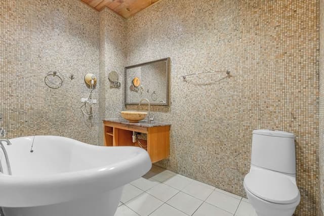 Double Room with Bathtub (No Window)