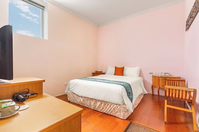 Double Room with Bathtub (No Window)