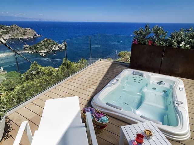 Deluxe Apartment, Hot Tub, Sea View