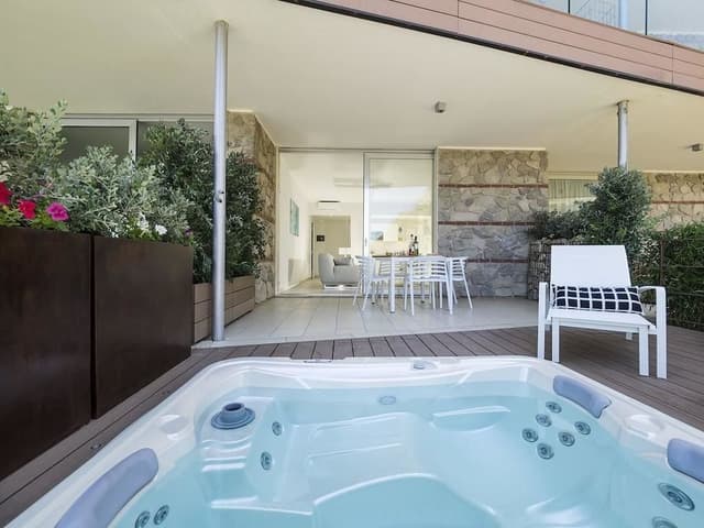 Deluxe Apartment, Hot Tub, Sea View