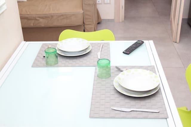 Deluxe Triple Room (White)