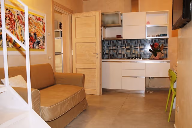 Deluxe Triple Room (White)