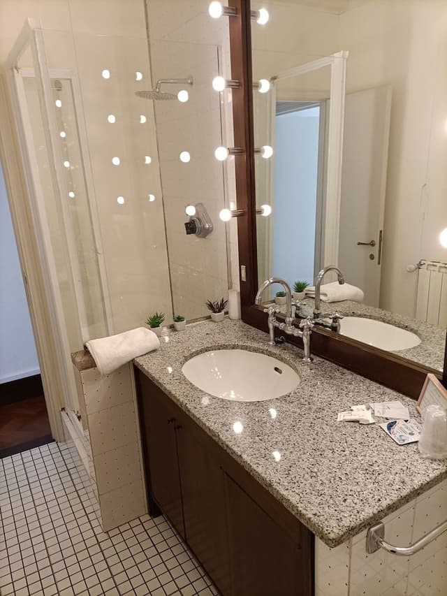 Deluxe Room, 1 King Bed, Jetted Tub