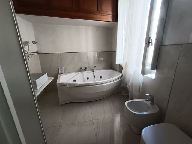 Luxury Room, Jetted Tub, Courtyard View