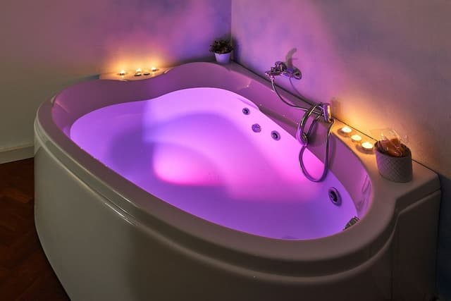 Deluxe Room, 1 King Bed, Jetted Tub