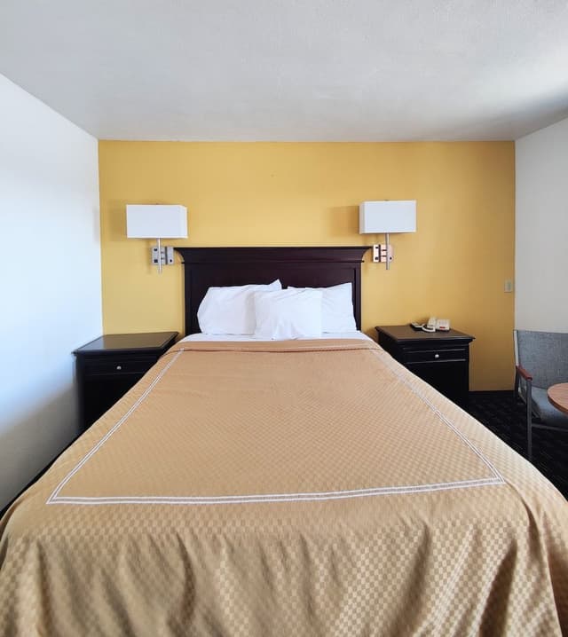 Standard Room, 1 Queen Bed