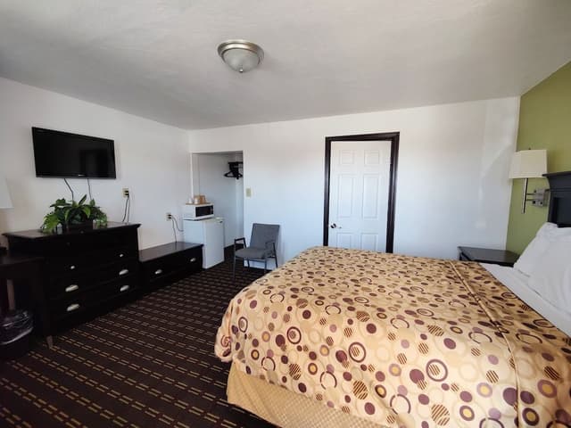 Standard Room, 1 Queen Bed