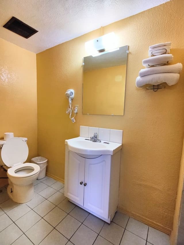 Standard Room, 1 Queen Bed