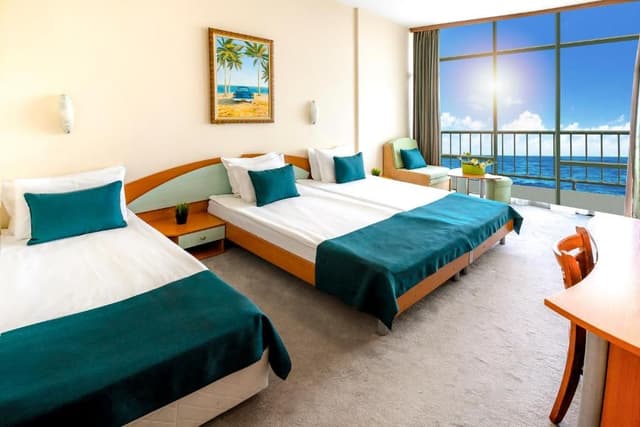 Family Room with Balcony and Sea View - Free Beach Access