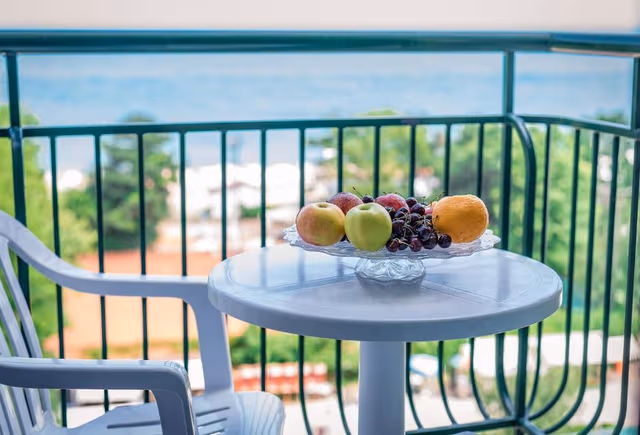 Family Room with Balcony and Sea View - Free Beach Access