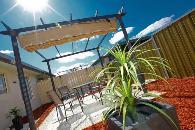 Metro - 2 Bedroom with Courtyards