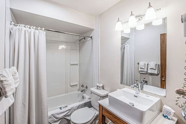 Standard Room, 1 Queen Bed