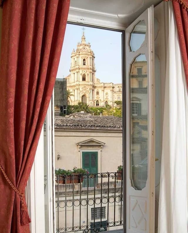 Executive Suite, City View