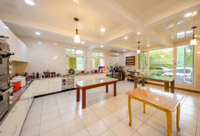 Comfort House, 4 Bedrooms, Balcony, Mountain View