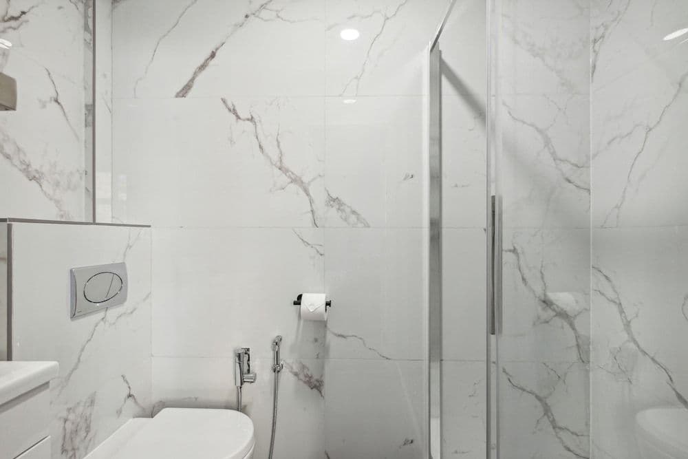 Sutherland Avenue Apartment-STH