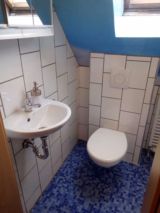Double Room, Shared Bathroom (2. OG)