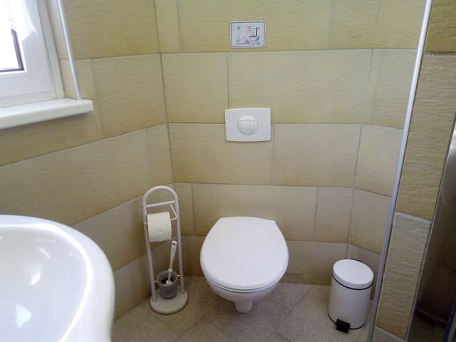 Standard Double Room, Shared Bathroom (1. OG)