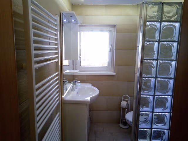 Standard Double Room, Shared Bathroom (1. OG)