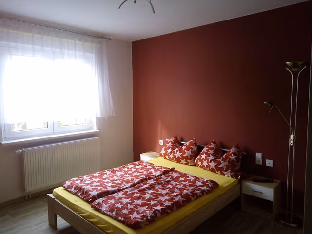 Standard Double Room, Shared Bathroom (1. OG)