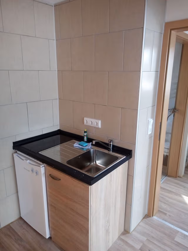 Double Room, Shared Bathroom (2. OG)