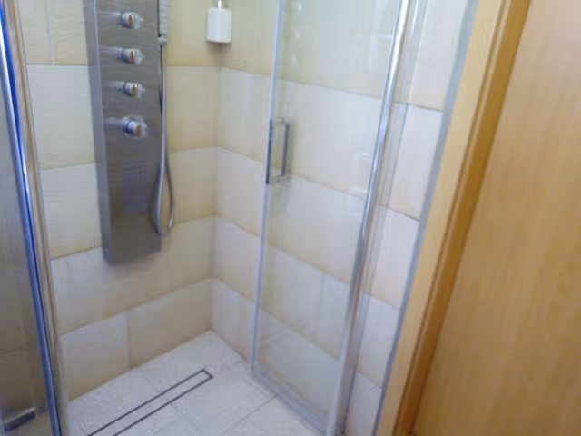 Standard Double Room, Shared Bathroom (1. OG)