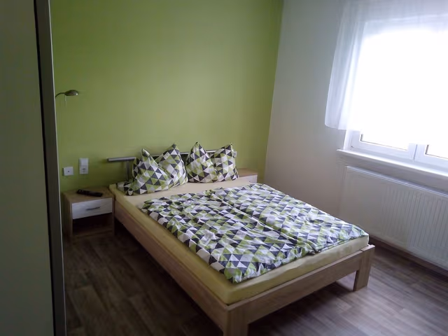 Standard Double Room, Shared Bathroom (1. OG)
