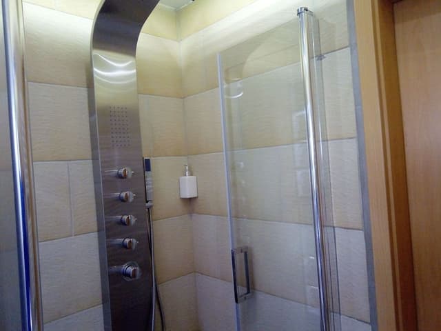 Standard Double Room, Shared Bathroom (1. OG)