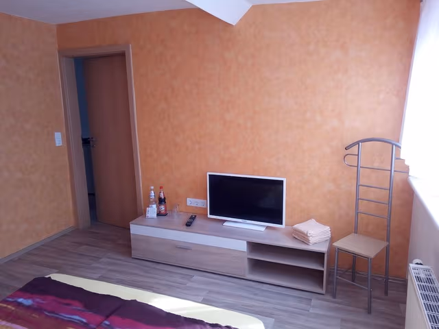 Double Room, Shared Bathroom (2. OG)