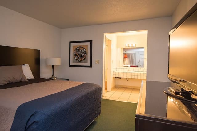 Standard Room, 1 Queen Bed