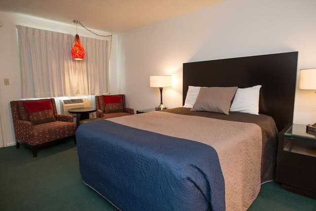 Standard Room, 1 Queen Bed